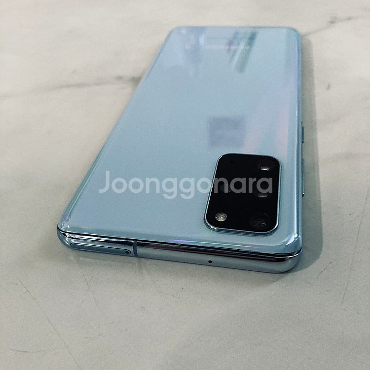 갤럭시 S20플러스 블루 256기가 매우깨끗한기기 13만원 판매합니다!--3